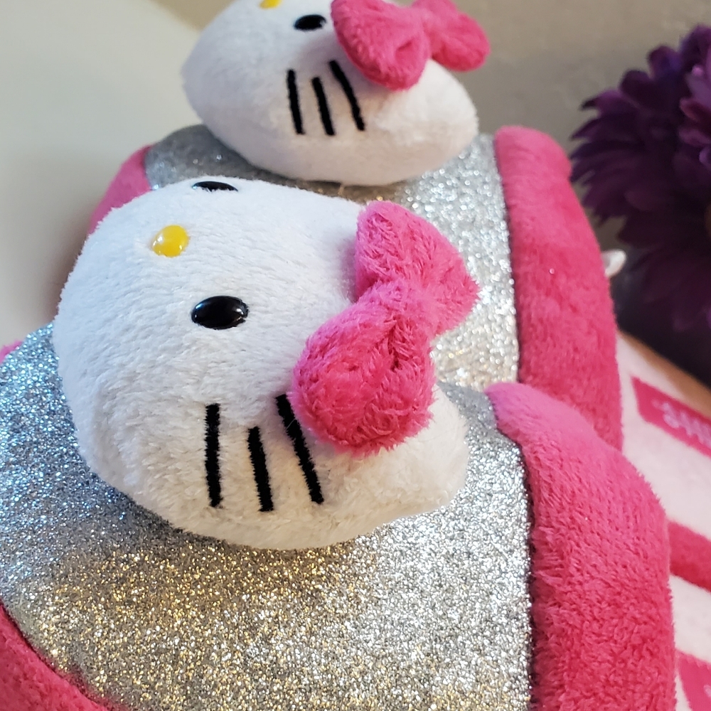 HELLO KITTY SAMRIO GIRLS SLIPPERS SZ 2-3 - Picture 4 of 11